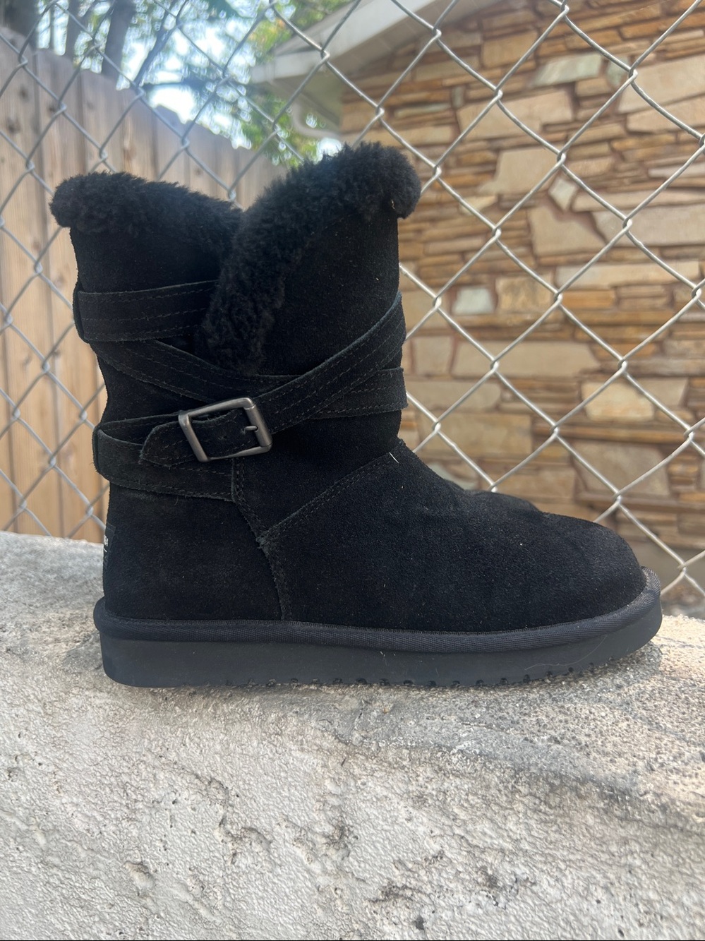Koolaburra by UGG Delene short black suede boot size 7